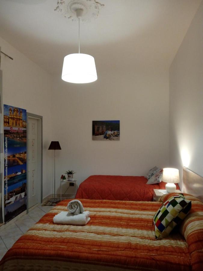 Ospitalita Barocca Room Vida Noto Bagian luar foto