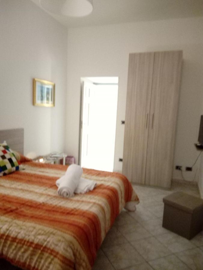 Ospitalita Barocca Room Vida Noto Bagian luar foto