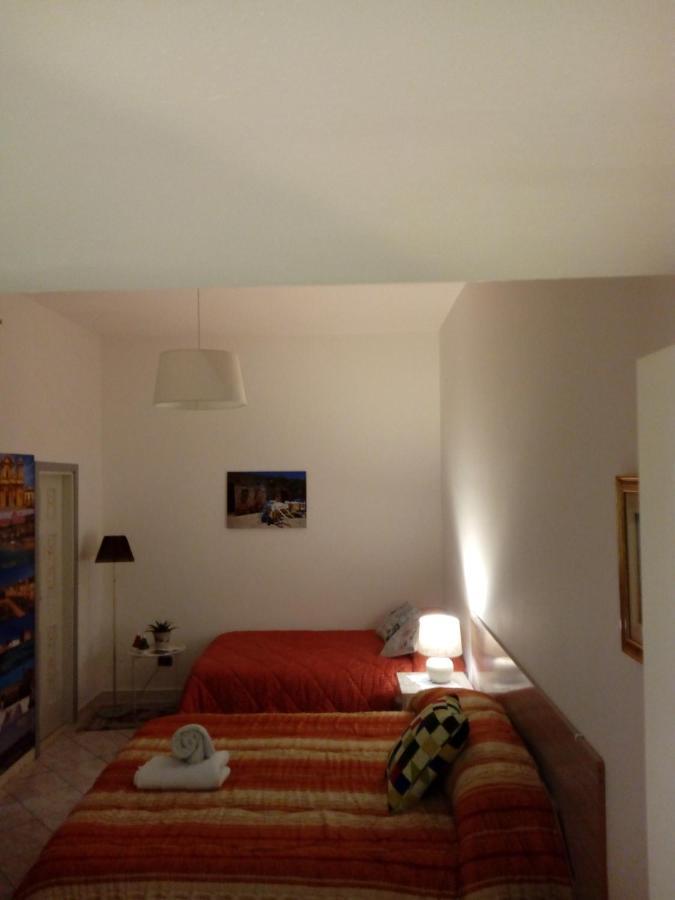 Ospitalita Barocca Room Vida Noto Bagian luar foto